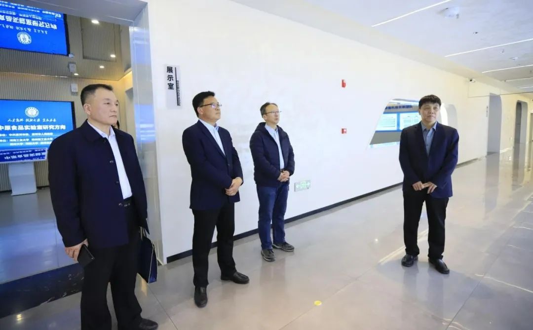 花花牛乳業(yè)集團黨委書記、董事長唐洪峰一行赴中原食品實驗室同中國工程院院士、中原食品實驗室主任任發(fā)政座談交流