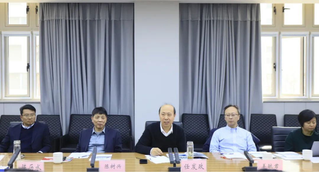 花花牛乳業(yè)集團黨委書記、董事長唐洪峰一行赴中原食品實驗室同中國工程院院士、中原食品實驗室主任任發(fā)政座談交流