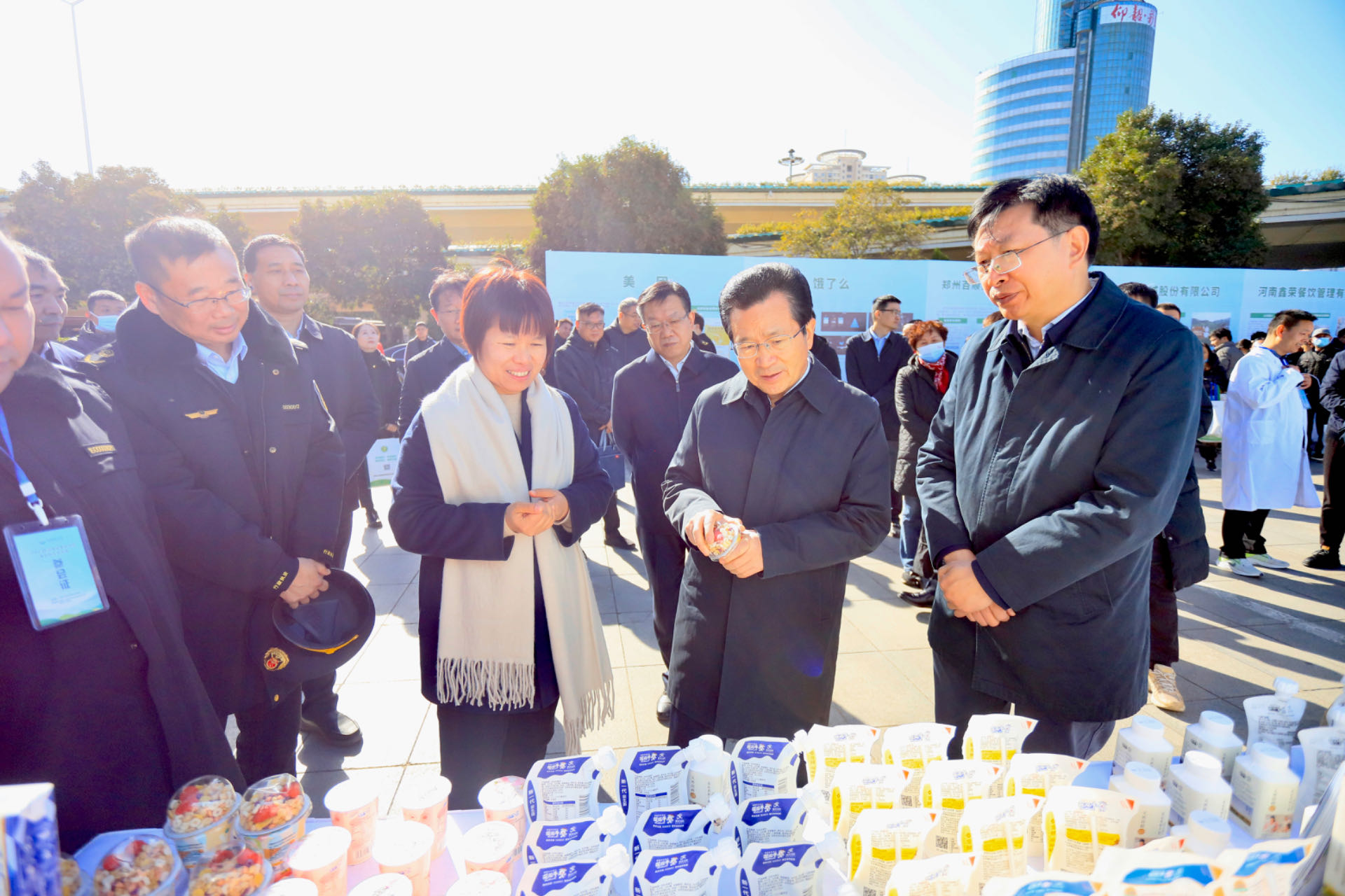 花花牛丨落實(shí)食品生產(chǎn)加工企業(yè)質(zhì)量安全主體責(zé)任，助力人民群眾生活更美好——2023年河南省暨鄭州食品安全宣傳周啟動(dòng)儀式隆重舉行