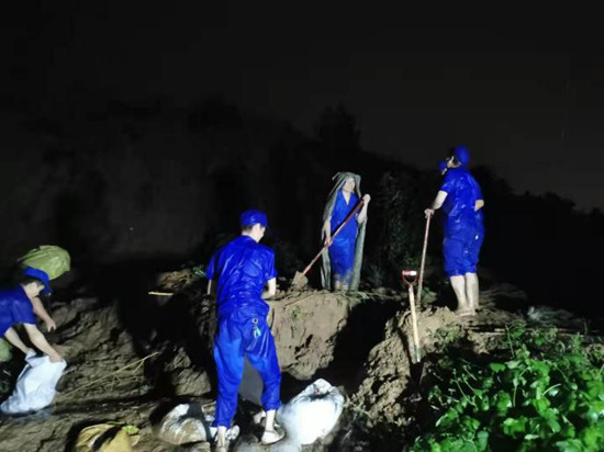 微光匯聚、風雨同舟，我們一起扛！
