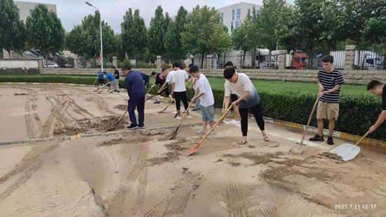 微光匯聚、風雨同舟，我們一起扛！