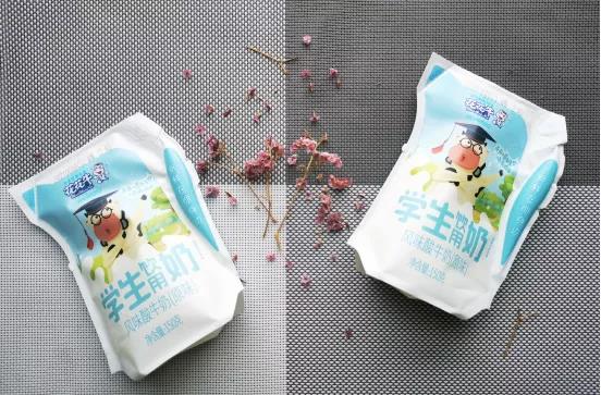 花花牛首款愛(ài)克林低溫學(xué)生飲用酸牛奶上市啦?。。? title=