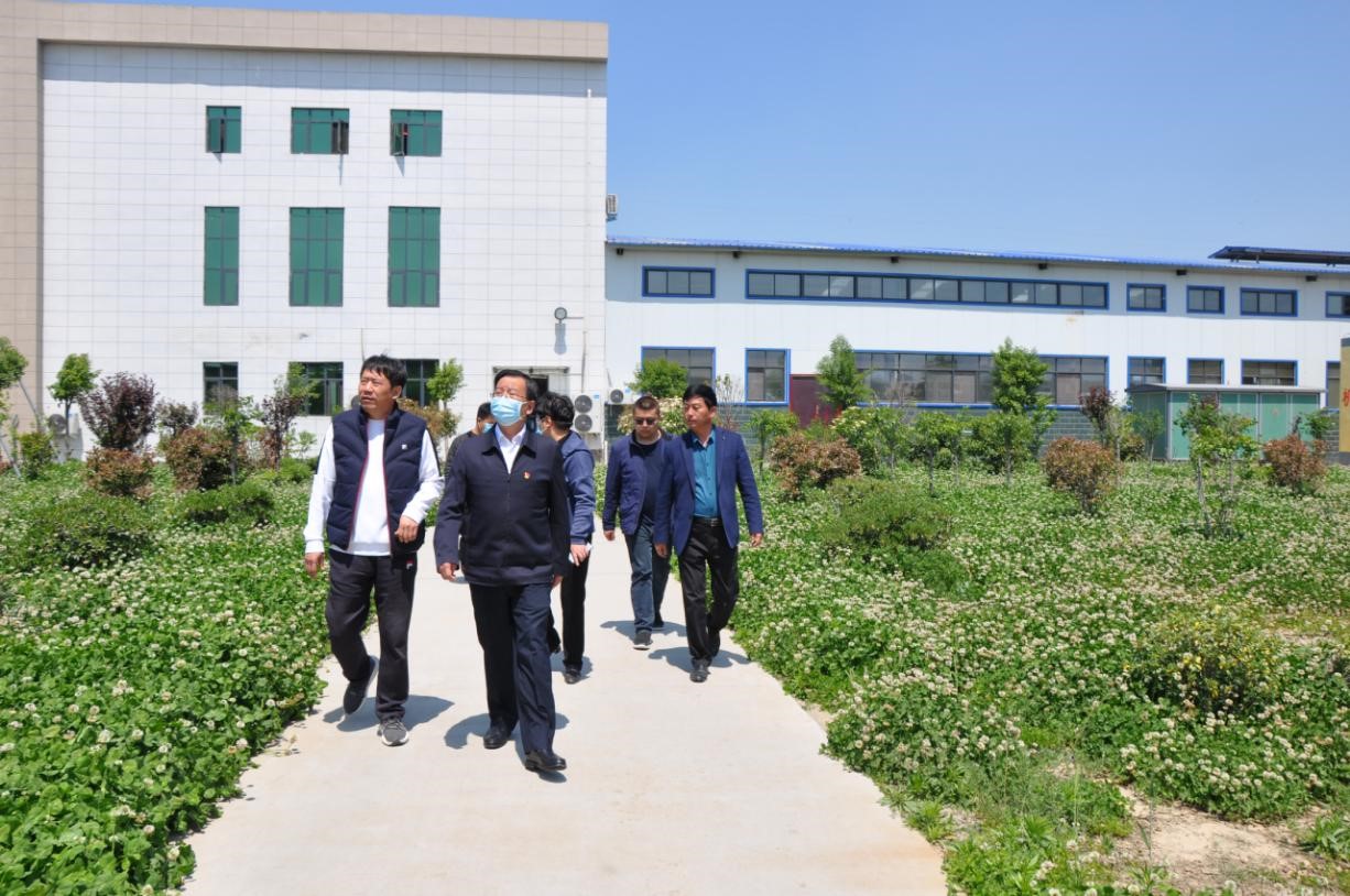 商丘市委常委、宣傳部部長王全周一行蒞臨睢縣瑞亞牧業(yè)有限公司調(diào)研