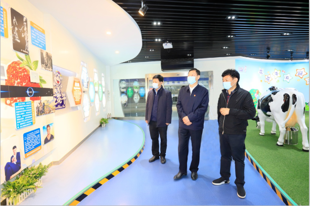 河南省委農(nóng)辦主任、農(nóng)業(yè)農(nóng)村廳廳長申延平一行調(diào)研河南花花牛乳業(yè)集團