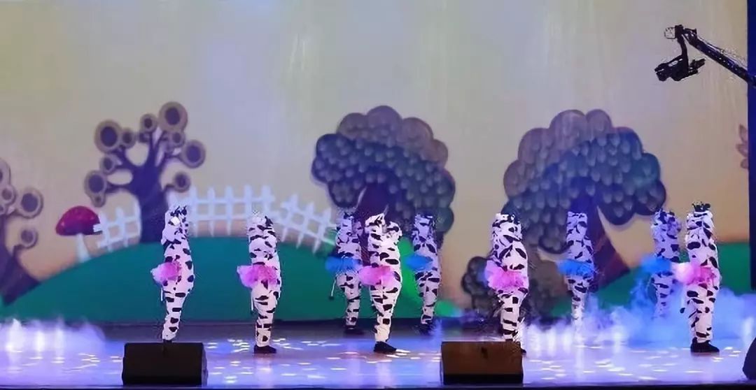 “贏在2019”，花花牛乳業(yè)集團(tuán)2019年新春晚會(huì)盛大開幕