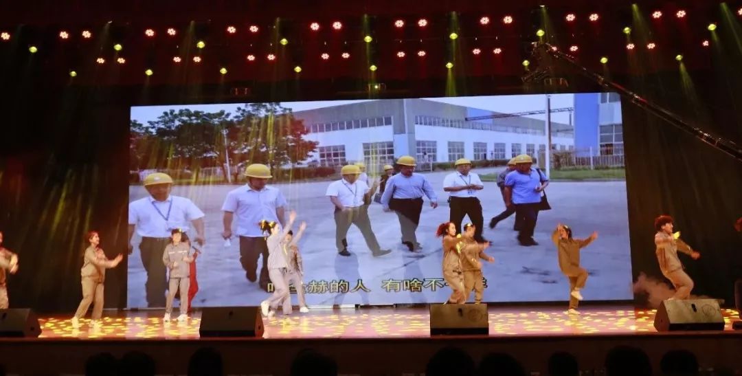 “贏在2019”，花花牛乳業(yè)集團(tuán)2019年新春晚會(huì)盛大開幕