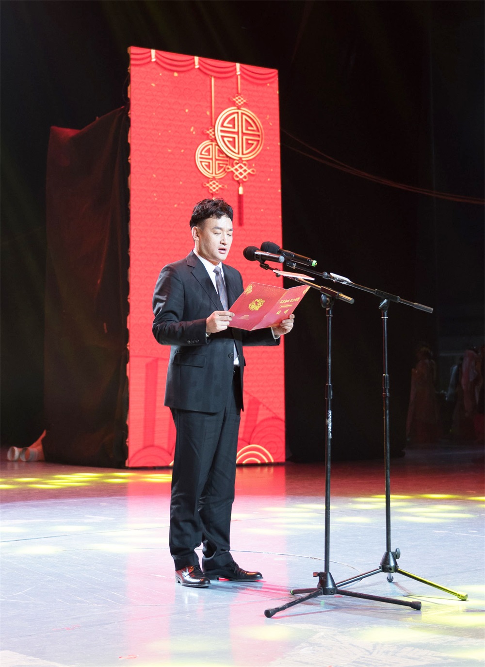 “不忘初心、聚力前行” 花花牛集團2018迎新春聯(lián)歡會隆重舉行