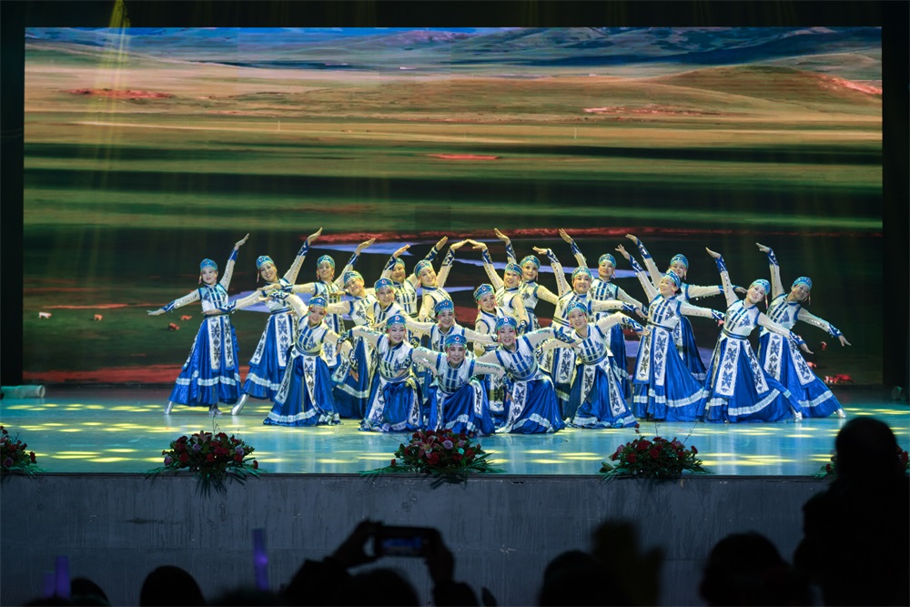 “不忘初心、聚力前行” 花花牛集團2018迎新春聯(lián)歡會隆重舉行