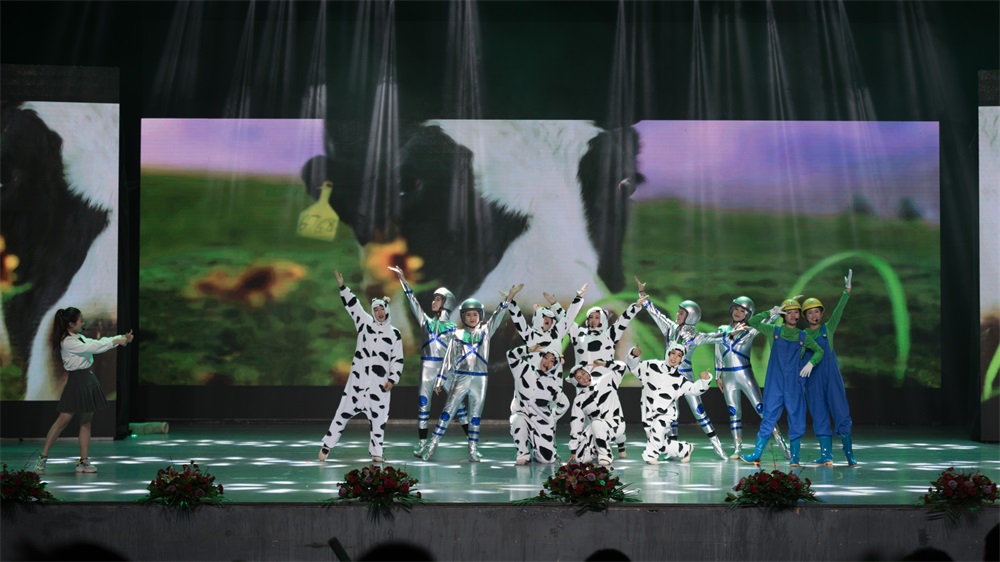 “不忘初心、聚力前行” 花花牛集團2018迎新春聯(lián)歡會隆重舉行