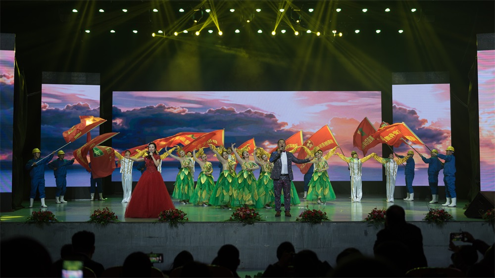 “不忘初心、聚力前行” 花花牛集團2018迎新春聯(lián)歡會隆重舉行