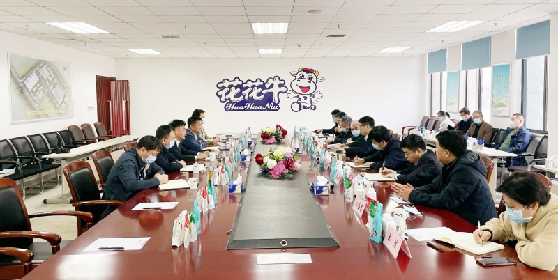 河南省委常委、副省長(zhǎng)費(fèi)東斌蒞臨 花花牛乳業(yè)集團(tuán)調(diào)研