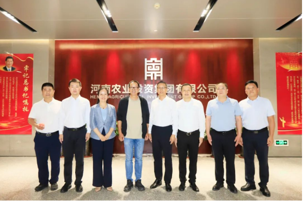 東方甄選俞敏洪先生到訪河南農(nóng)投集團(tuán)，品嘗花花牛產(chǎn)品并給予高度評價