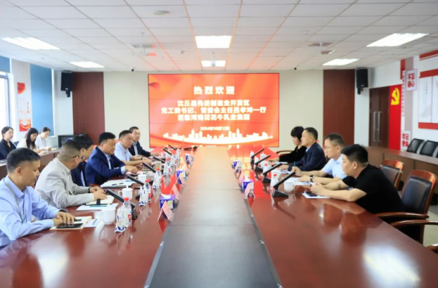 沈丘縣先進制造業(yè)開發(fā)區(qū)黨工委書記呂孝坤、金絲猴食品有限公司董事長李旸等一行到訪河南花花牛乳業(yè)集團